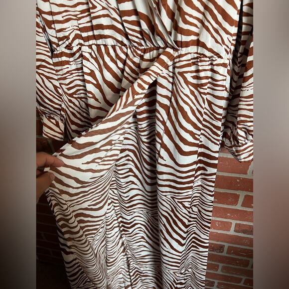 Missguided | NWT Zebra Long Sleeve V-Neck Maxi Dress - Picture 5 of 9